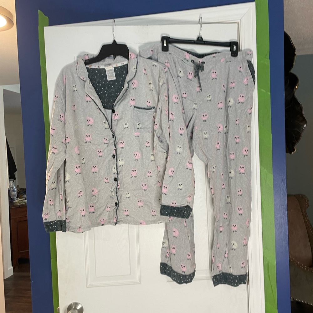 Munki Munki Women's Flannel Notch Collar Pajama Set in gray with an owl print-XL